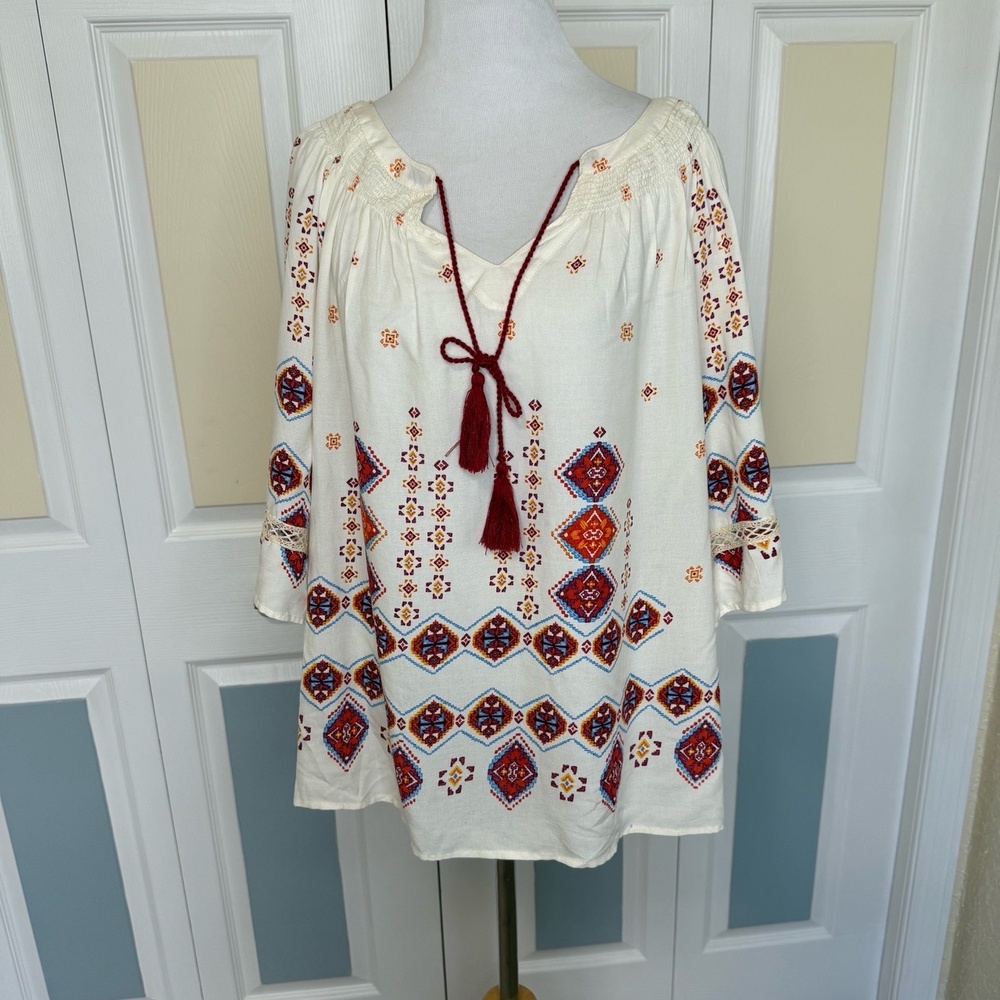 Fig & Flower Women’s Tunic Boouse Size L‎ Cream Red Embroidered Smocked Tie Neck